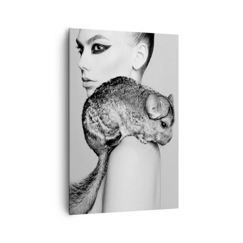 Impression sur toile - Image sur toile - Femme stylisée avec un chinchilla dans une élégante composition en noir et blanc - 80x120cm - Dame au chinchilla - Décoration murale moderne pour le salon et la chambre ARTTOR