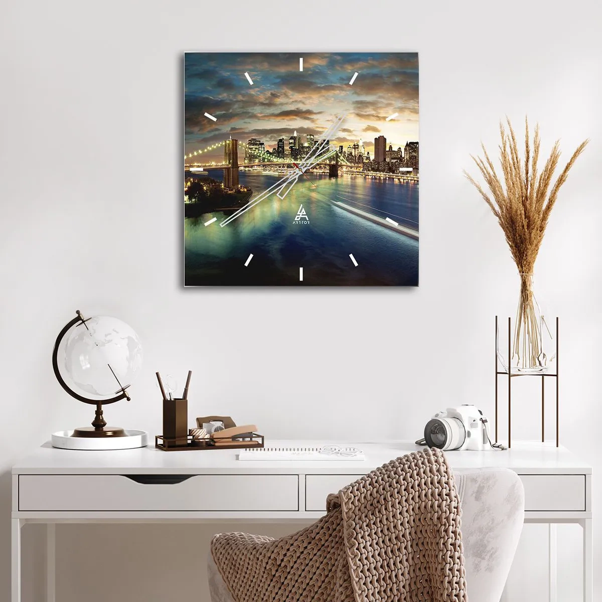 Horloge murale - Pendule murale - Une soirée lumineuse sur Manhattan - 40x40 cm