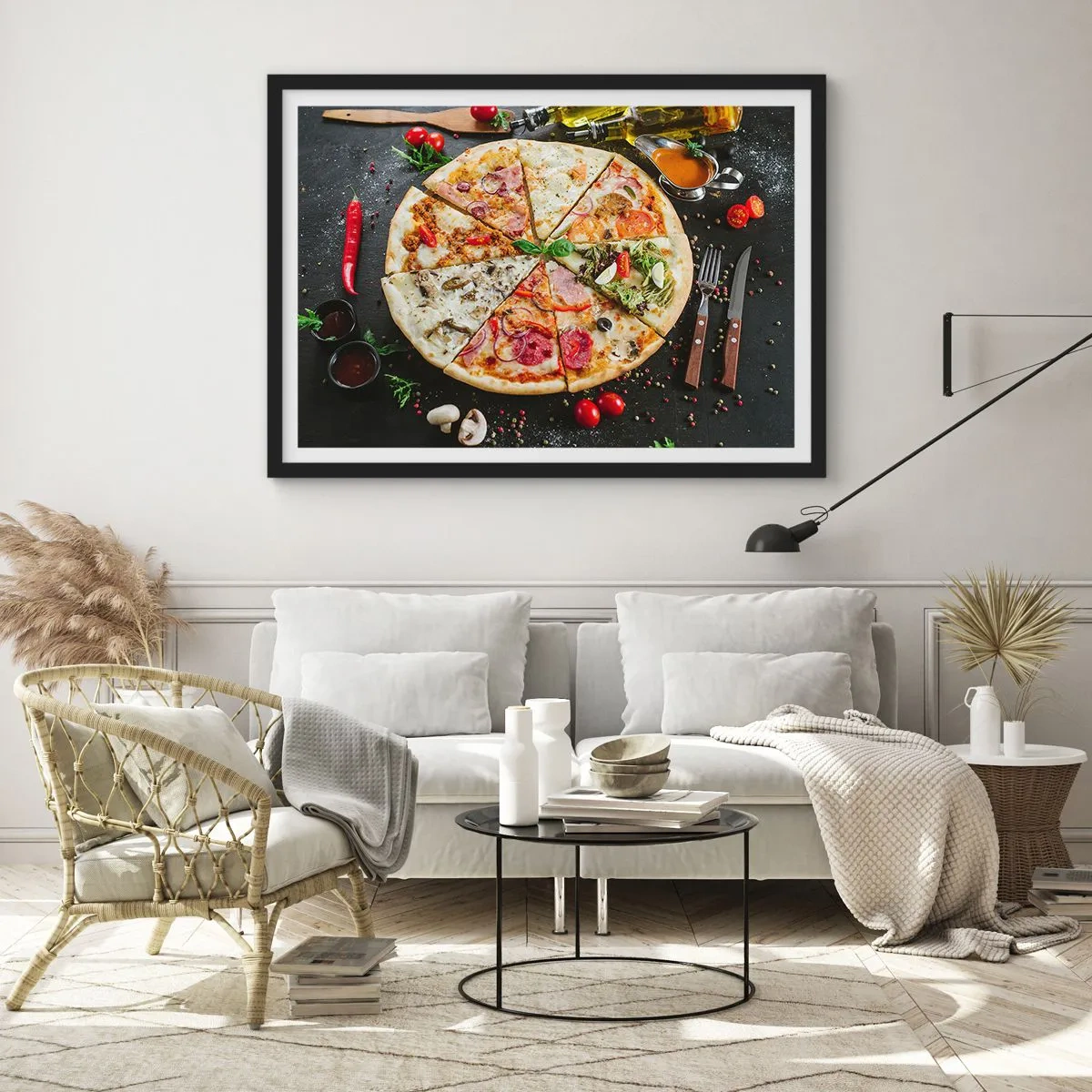 Affiche dans un cadre noir - Poster - Pizza aux saveurs variées avec un fond de garnitures - 100x70cm - Une gamme de saveurs - Décoration murale moderne pour le salon et la chambre ARTTOR