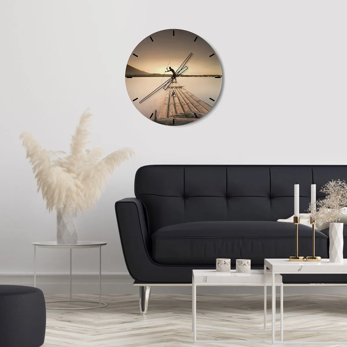 Horloge murale - Pendule murale - Homme sur un radeau en bambou au coucher du soleil - 30x30cm - Avant la fin du jour - Décoration murale moderne pour le salon, la cuisine et la chambre ARTTOR