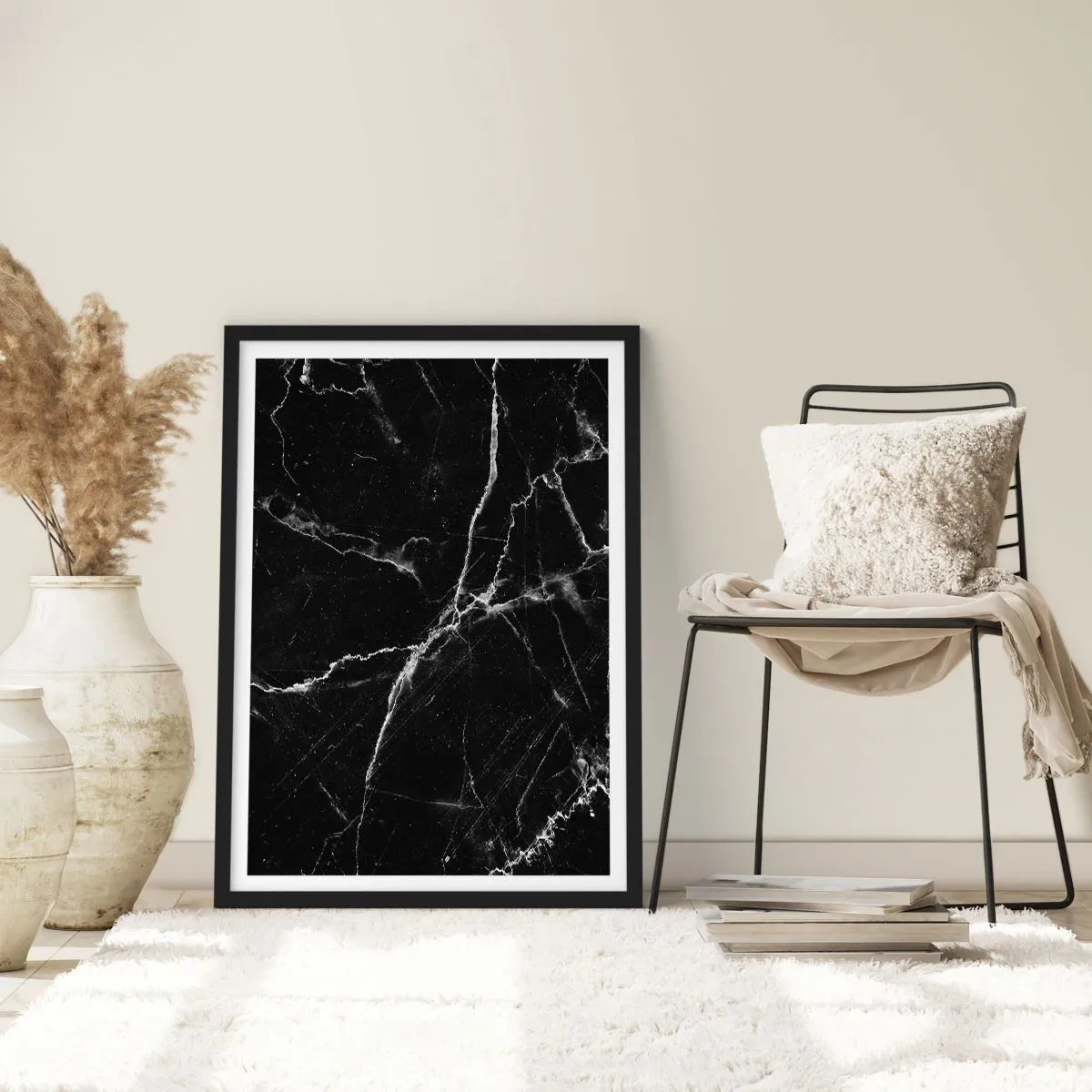 Affiche dans un cadre noir - Poster - Fond en marbre noir avec des fissures blanches - 50x70cm - La vie secrète de la pierre - Décoration murale moderne pour le salon et la chambre ARTTOR