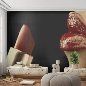 Papier Peint Photo Premium Sand - Lèvres sensuelles avec du rouge à lèvres rouge sur fond noir - 100x70cm - Sensualité et brillance du carmin - Décoration murale moderne pour le salon et la chambre ARTTOR