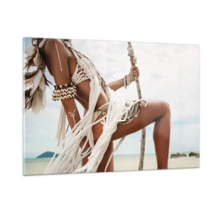 Impression sur verre - Image sur verre - Une femme en vêtements ethniques avec des coquillages et un bâton sur la plage. - 120x80cm - Prêtresse du soleil - Décoration murale moderne pour le salon et la chambre ARTTOR