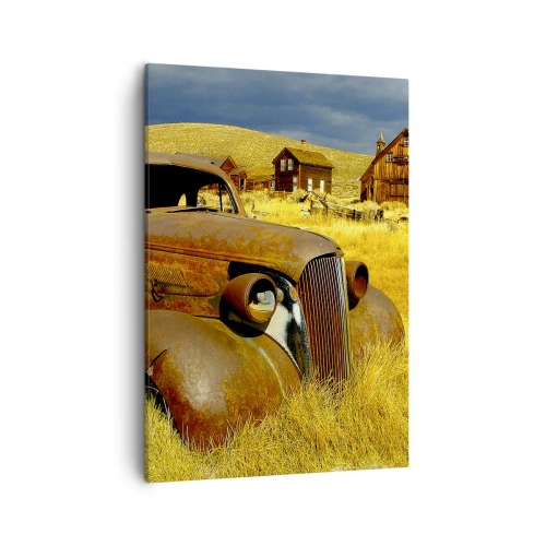 Impression sur toile - Image sur toile - Une vieille voiture rouillée sur fond de cabanes en bois abandonnées - 50x70cm - Repos bien mérité - Décoration murale moderne pour le salon et la chambre ARTTOR