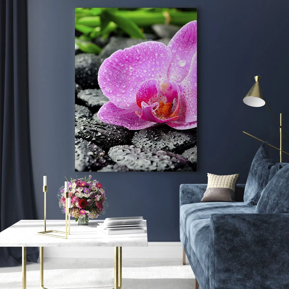 Impression sur verre - Image sur verre - Fleur d'orchidée rose sur des pierres noires humides - 50x70cm - Comme un coeur ouvert - Décoration murale moderne pour le salon et la chambre ARTTOR
