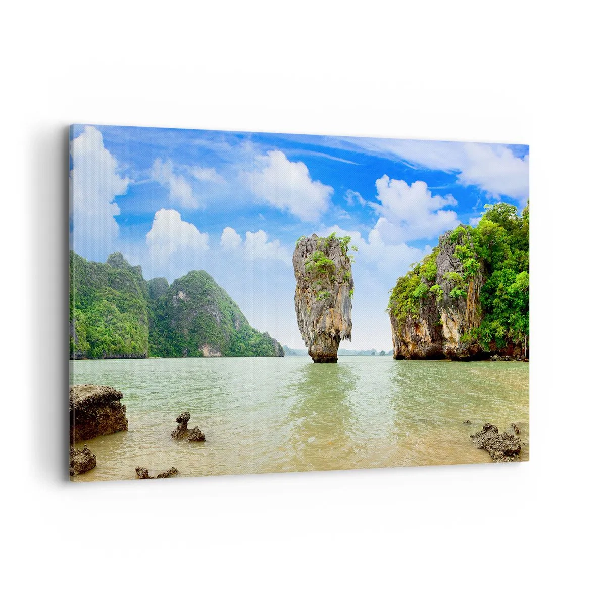 Impression sur toile - Image sur toile - Une formation rocheuse exotique entourée d'eau et de verdure sous un ciel bleu. - 100x70cm - Merveilles rocheuses de la nature - Décoration murale moderne pour le salon et la chambre ARTTOR