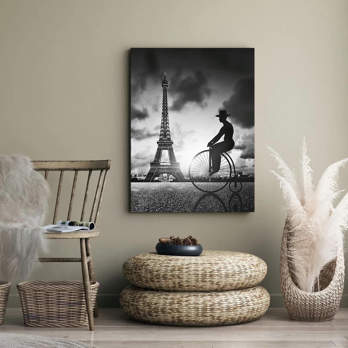 Impression sur toile - Image sur toile - Image en noir et blanc d'un vélo rétro avec la tour Eiffel en arrière-plan - 70x100cm - Nostalgie de la Belle Epoque - Décoration murale moderne pour le salon et la chambre ARTTOR