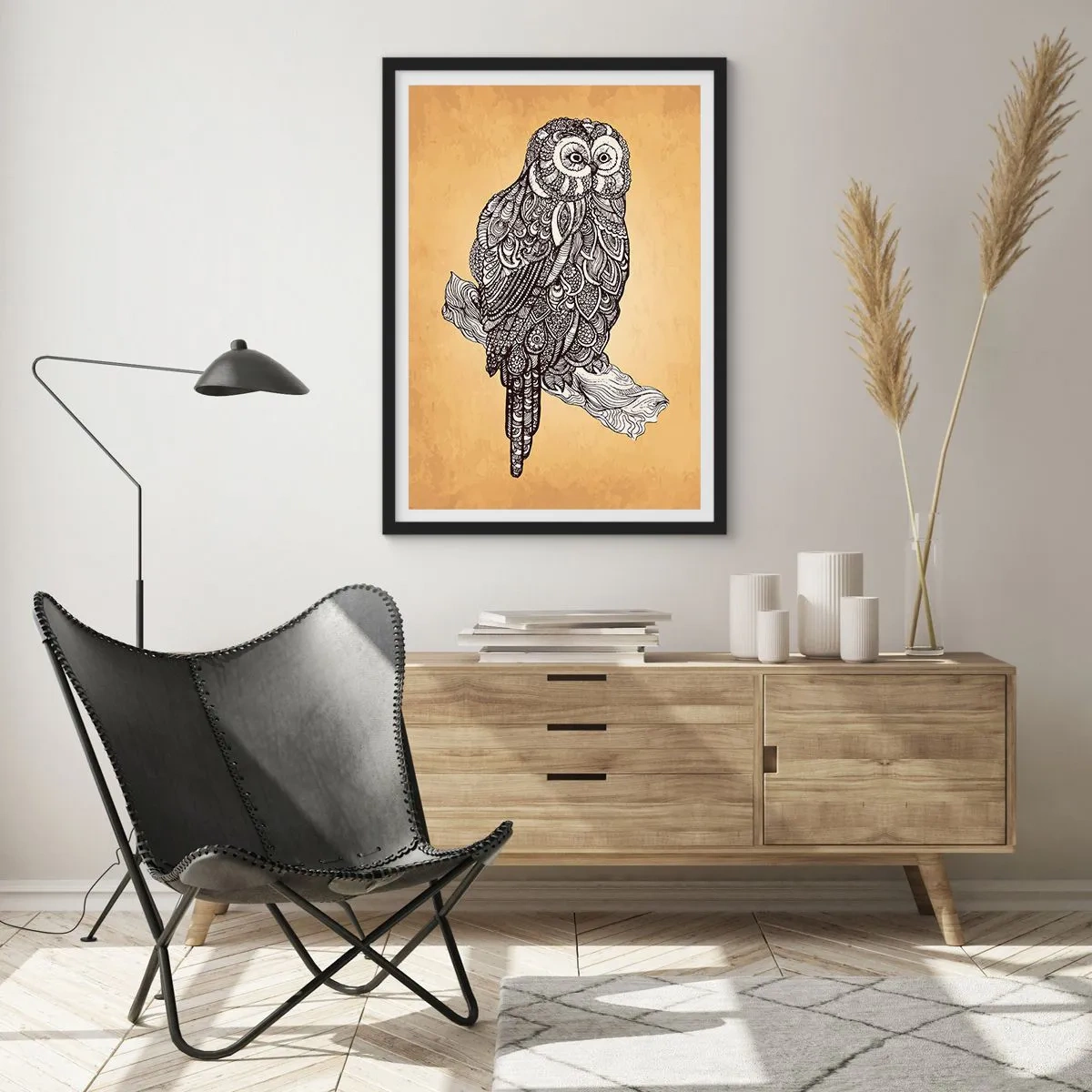 Affiche dans un cadre noir - Poster - Un hibou stylisé dans un motif ornemental sur fond beige. - 50x70cm - Ornements complexes de sagesse - Décoration murale moderne pour le salon et la chambre ARTTOR