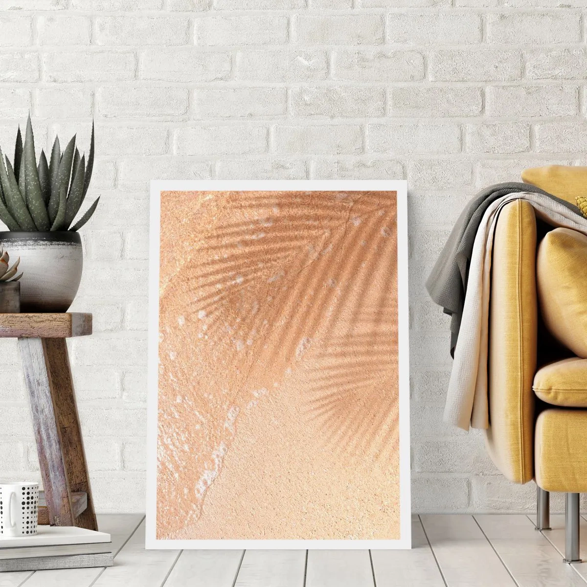 Affiche - Poster - L'ombre des feuilles de palmier sur le sable doré de la plage - 50x70cm - Ombre d'un été chaud - Décoration murale moderne pour le salon et la chambre ARTTOR