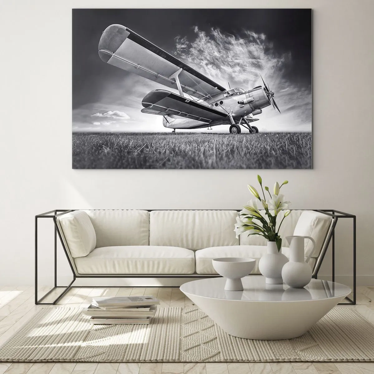 Impression sur verre - Image sur verre - Une photographie en noir et blanc d'un avion sur fond de ciel dramatique. - 100x70cm - Le pèlerin ailé - Décoration murale moderne pour le salon et la chambre ARTTOR