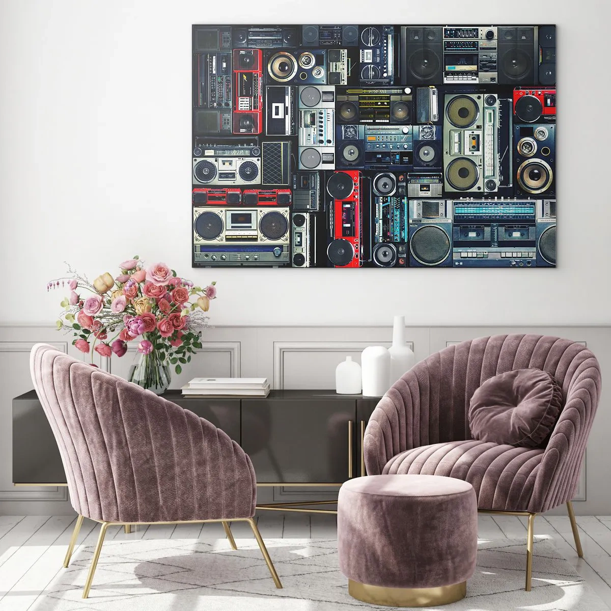 Impression sur verre - Image sur verre - Un collage de radios rétro et de magnétophones sur fond sombre. - 70x50cm - Nostalgie des années 80 - Décoration murale moderne pour le salon et la chambre ARTTOR