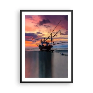 Affiche dans un cadre noir - Poster - Bateau de pêche sur fond de soleil couchant sur la plage - 50x70cm - Soirée exotique - Décoration murale moderne pour le salon et la chambre ARTTOR