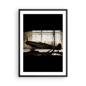 Affiche dans un cadre noir - Poster - Avion historique dans un hangar avec des rayons de soleil - 50x70cm - Le repos du guerrier - Décoration murale moderne pour le salon et la chambre ARTTOR