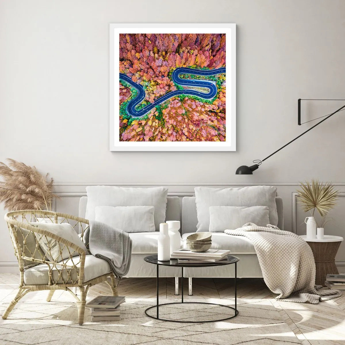 Affiche dans un cadre blanc - Poster - Route sinueuse à travers la forêt - 60x60 cm