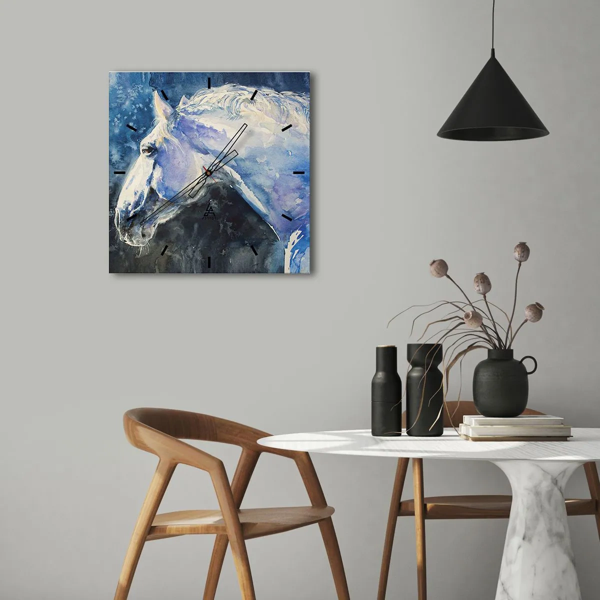 Horloge murale - Pendule murale - Portrait d'un cheval dans des tons de bleu avec un effet aquarelle pictural. - 30x30cm - Portrait dans une lueur azur - Décoration murale moderne pour le salon et la chambre ARTTOR