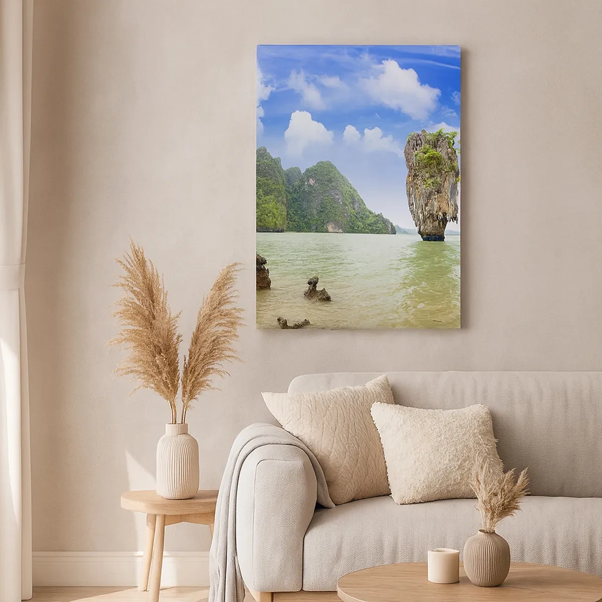 Impression sur toile - Image sur toile - Une formation rocheuse exotique entourée d'eau et de verdure sous un ciel bleu. - 50x70cm - Merveilles rocheuses de la nature - Décoration murale moderne pour le salon et la chambre ARTTOR