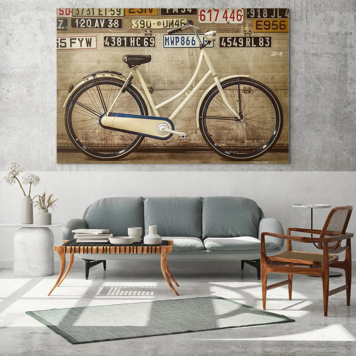 Impression sur verre - Image sur verre - Un vieux vélo contre un mur avec des plaques d'immatriculation - 100x70cm - Pas de complexes - Décoration murale moderne pour le salon et la chambre ARTTOR