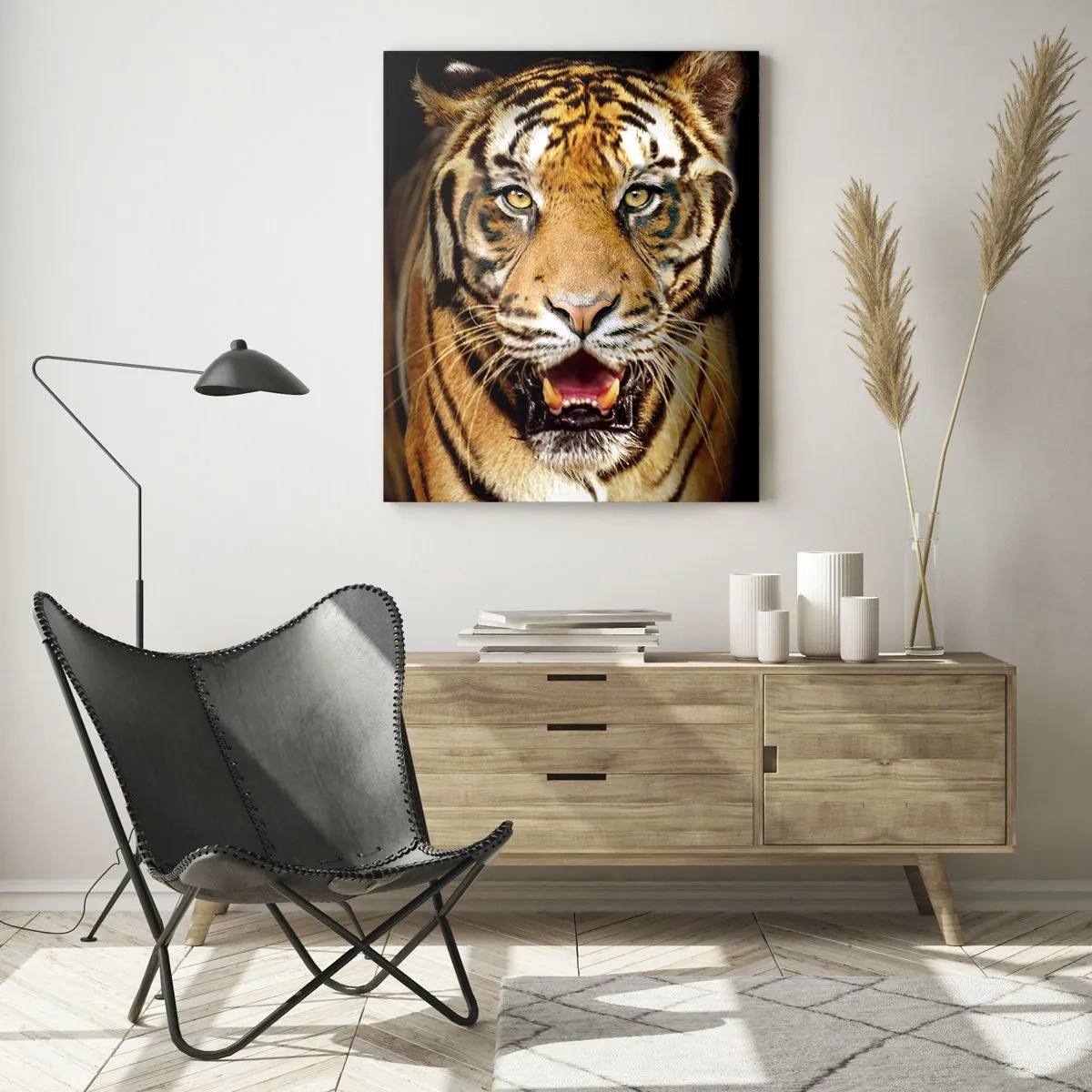 Impression sur verre - Image sur verre - Un tigre avec la gueule ouverte sur un fond noir - 80x120cm - Le coeur sauvageon - Décoration murale moderne pour le salon et la chambre ARTTOR
