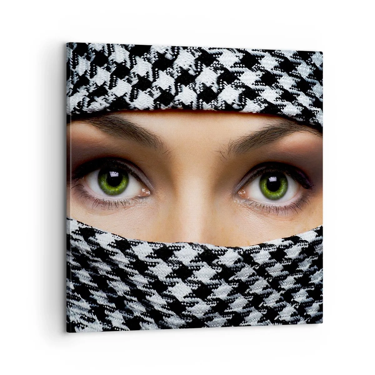 Impression sur toile - Image sur toile - Un portrait d'une beauté voilée aux yeux verts - 60x60 cm