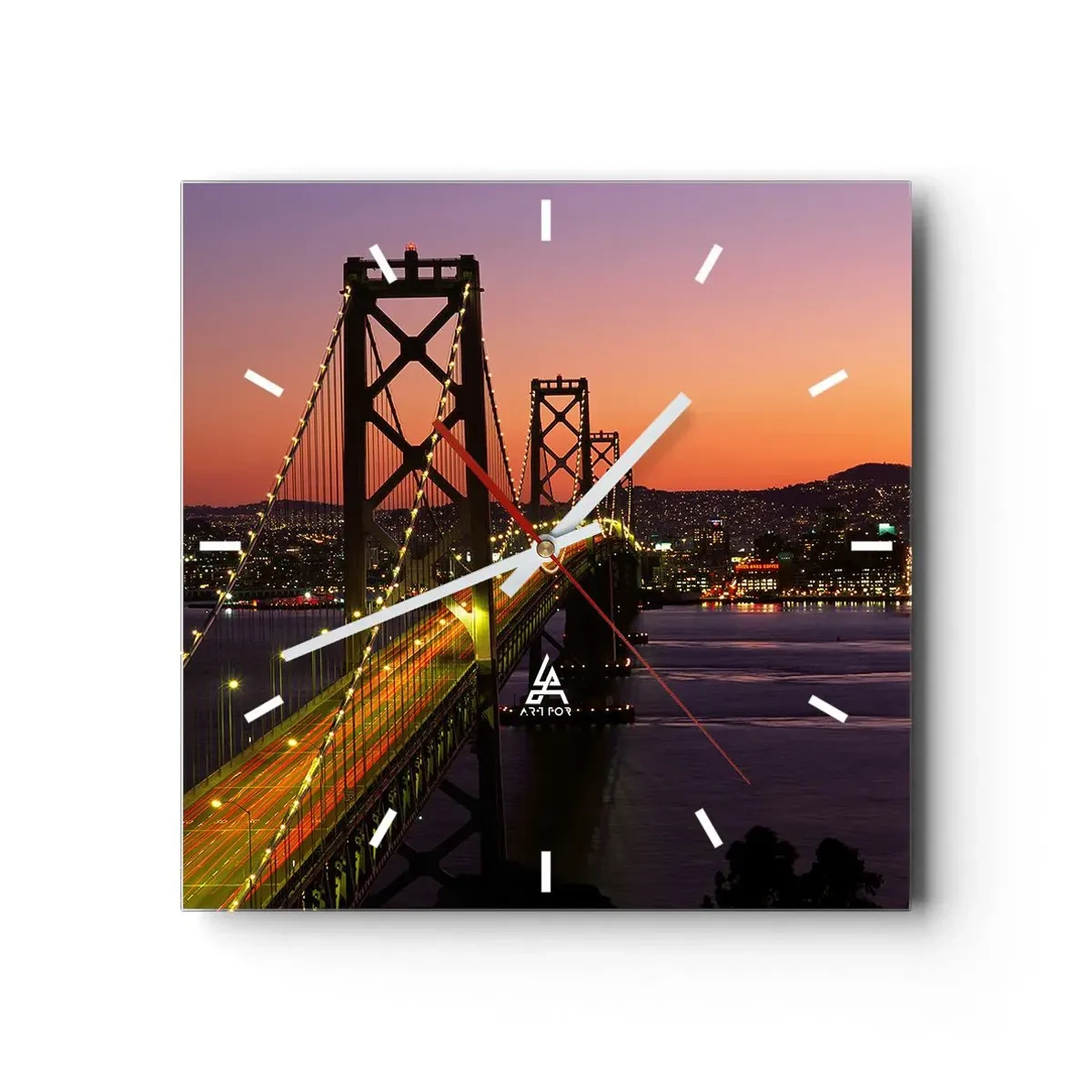 Horloge murale - Pendule murale - Un pont illuminé la nuit au-dessus de l'eau avec une vue panoramique sur la ville - 30x30cm - Soirée violette - Décoration murale moderne pour le salon et la chambre ARTTOR