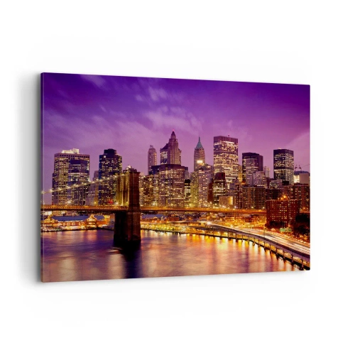 Impression sur toile - Image sur toile - Panorama de la ville avec le pont dans la lumière du soir contre le ciel violet - 100x70cm - Manhathann or violet - Décoration murale moderne pour le salon et la chambre ARTTOR