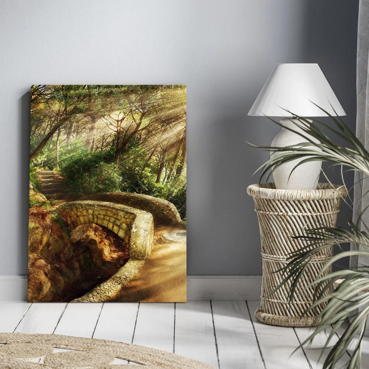 Impression sur toile - Image sur toile - Paysage forestier avec des rayons de soleil et un pont de pierre - 70x100cm - Directement du pont dans une forêt de conte de fées - Décoration murale moderne pour le salon et la chambre ARTTOR
