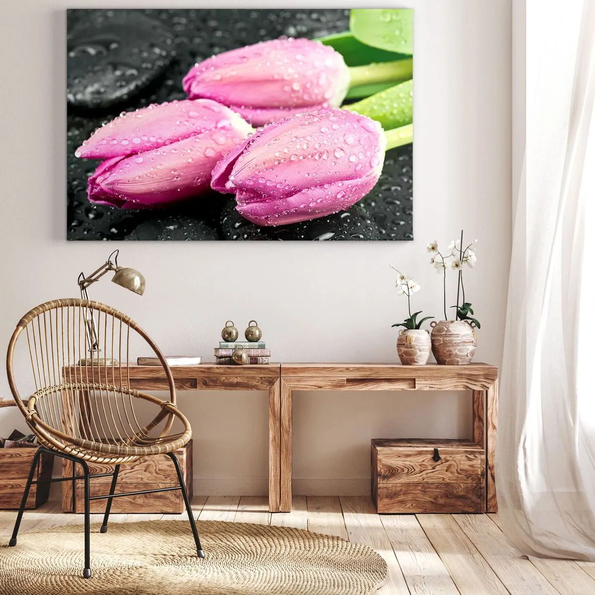 Impression sur toile - Image sur toile - Trois tulipes roses avec des gouttes d'eau sur fond noir - 70x50cm - Lilas trois sur une pierre noire - Décoration murale moderne pour le salon et la chambre ARTTOR