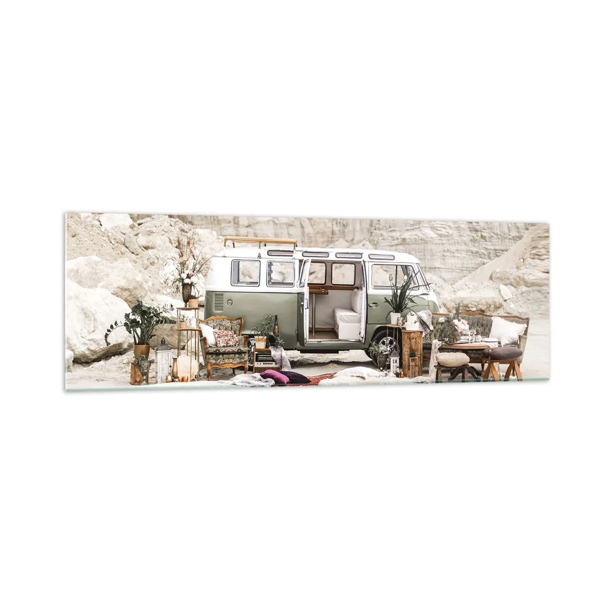 Impression sur verre - Image sur verre - Un camping-car rétro au design bohème sur fond de paysage rocheux. - 160x50cm - Il est temps de commencer le voyage - Décoration murale moderne pour le salon et la chambre ARTTOR