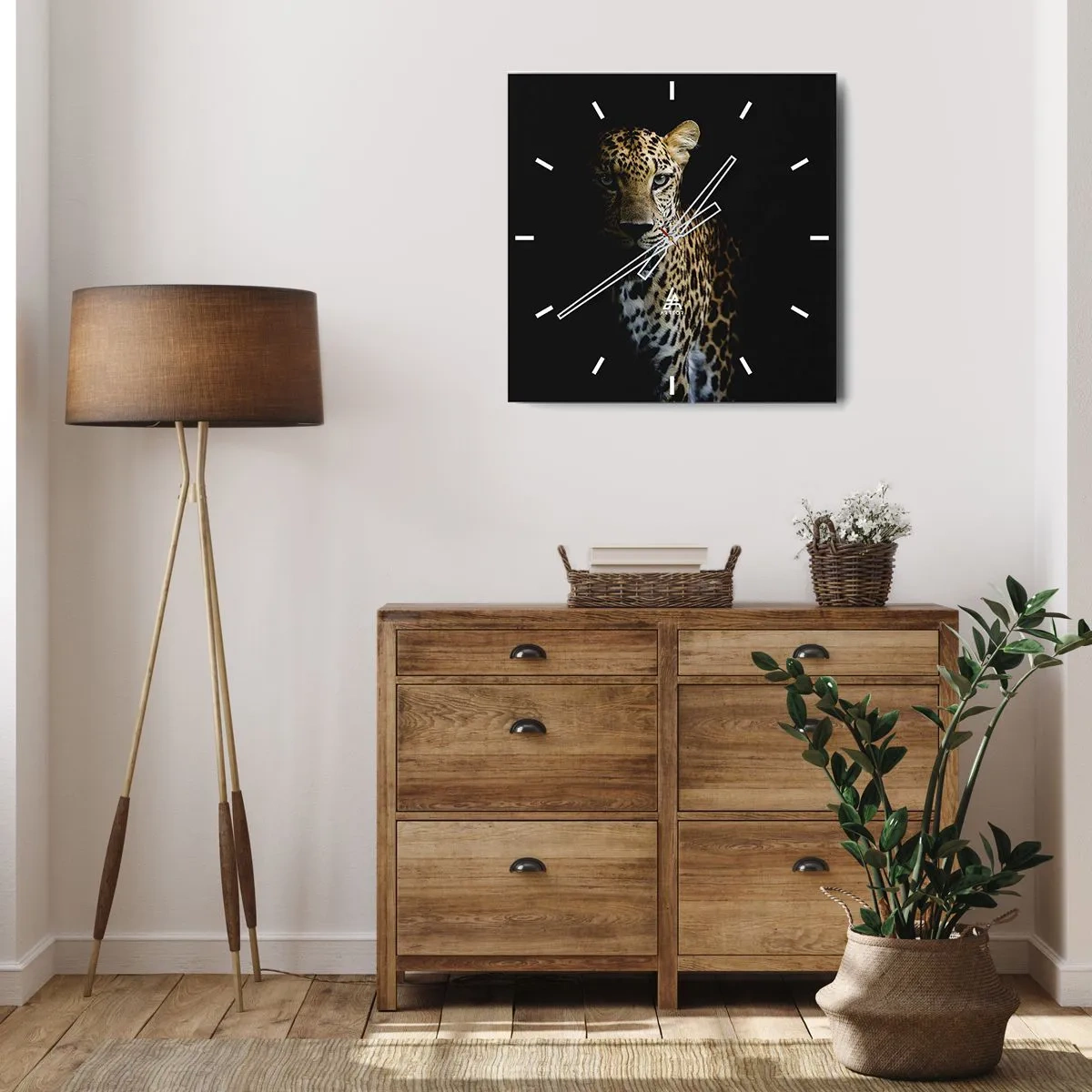 Horloge murale - Pendule murale - Un léopard sur fond sombre avec un regard intense - 30x30cm - Beauté sombre - Décoration murale moderne pour le salon et la chambre ARTTOR