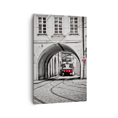 Impression sur toile - Image sur toile - Un tramway noir et blanc dans une rue historique de la ville - 80x120cm - Dans le labyrinthe de la ville - Décoration murale moderne pour le salon et la chambre ARTTOR
