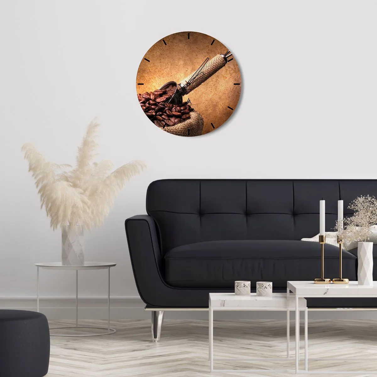 Horloge murale - Pendule murale - Grains de café dans un sac avec une tasse à mesurer sur un fond marron - 30x30cm - A la source de la saveur - Décoration murale moderne pour le salon, la cuisine et la chambre ARTTOR