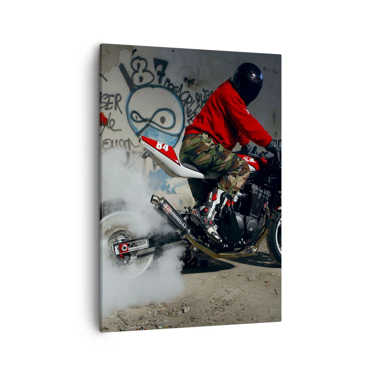Impression sur toile - Image sur toile - Un motard effectue un drift spectaculaire dans un bâtiment abandonné couvert de graffitis. - 50x70cm - Pourchassez moi! - Décoration murale moderne pour le salon et la chambre ARTTOR
