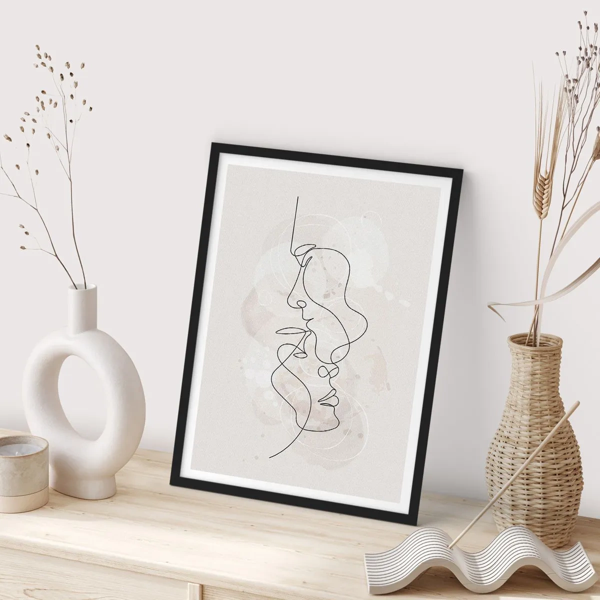 Affiche dans un cadre noir - Poster - Emmêlé dans une étreinte - 30x40 cm