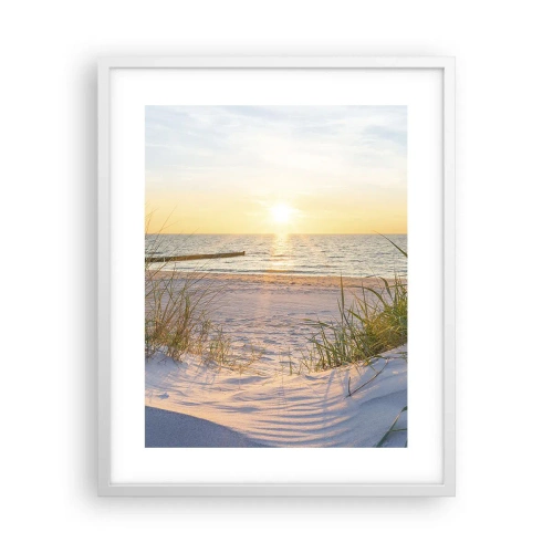 Affiche dans un cadre blanc - Poster - Le bruit de la mer, le chant des oiseaux, une plage sauvage parmi les herbes… - 40x50 cm