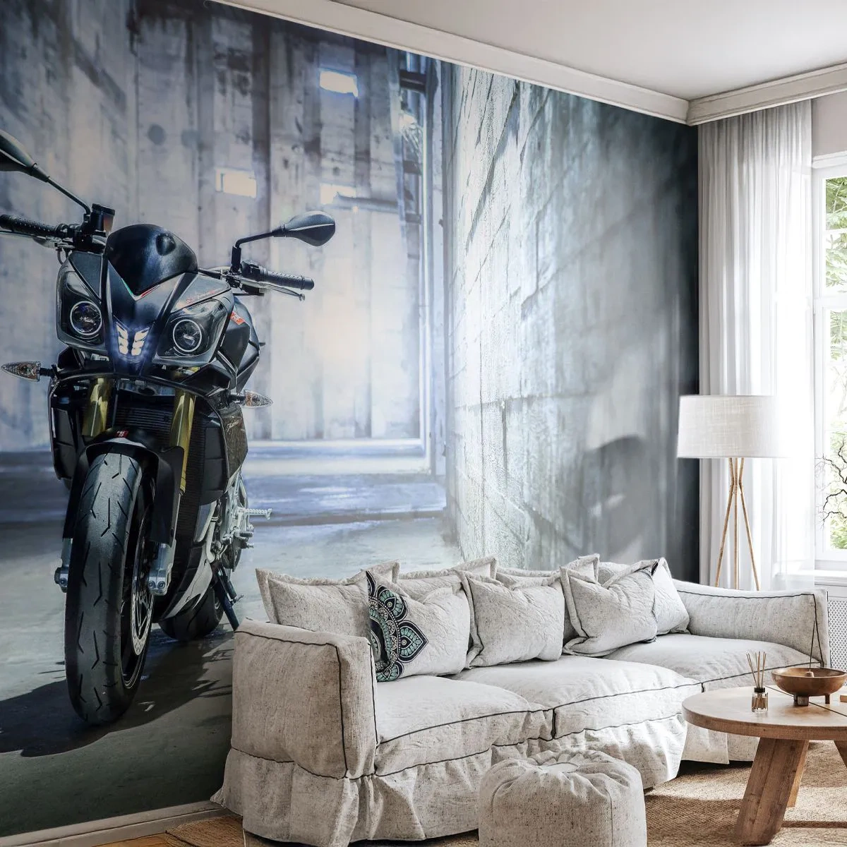 Papier Peint Photo Premium Canvas - Une moto moderne dans un intérieur industriel - 100x70cm - Avant que le moteur ne rugisse - Décoration murale moderne pour le salon et la chambre ARTTOR