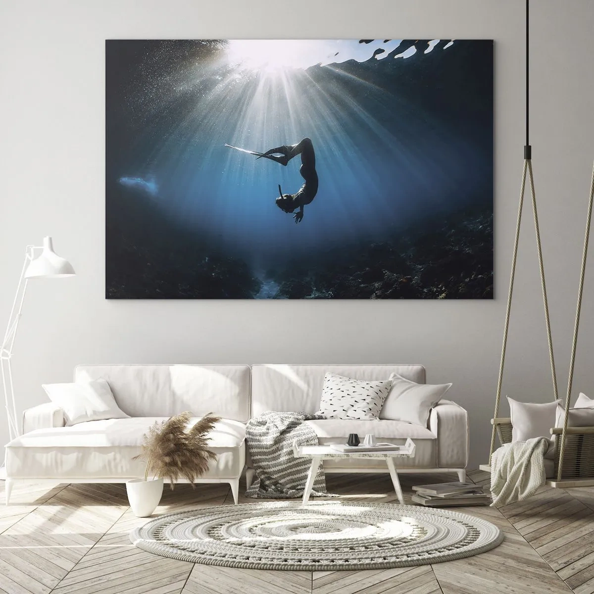 Impression sur verre - Image sur verre - Un plongeur se déplaçant sous l'eau dans les rayons de lumière - 100x70cm - Dans sous-marine - Décoration murale moderne pour le salon et la chambre ARTTOR