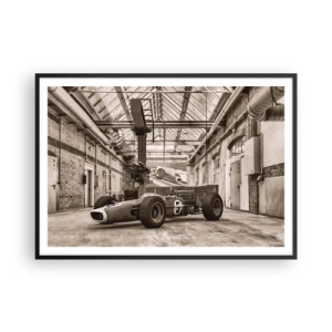 Affiche dans un cadre noir - Poster - Voiture de course noire et blanche dans un intérieur industriel - 100x70cm - Le repos du guerrier - Décoration murale moderne pour le salon et la chambre ARTTOR