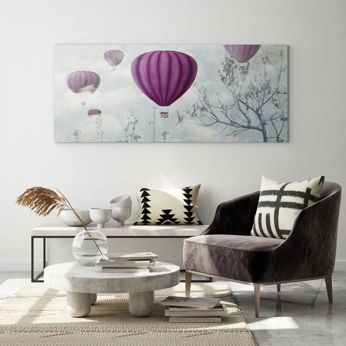 Impression sur verre - Image sur verre - Des ballons violets flottant au-dessus des arbres dans les nuages - 120x50cm - Comme des navires dans le ciel - Décoration murale moderne pour le salon et la chambre ARTTOR