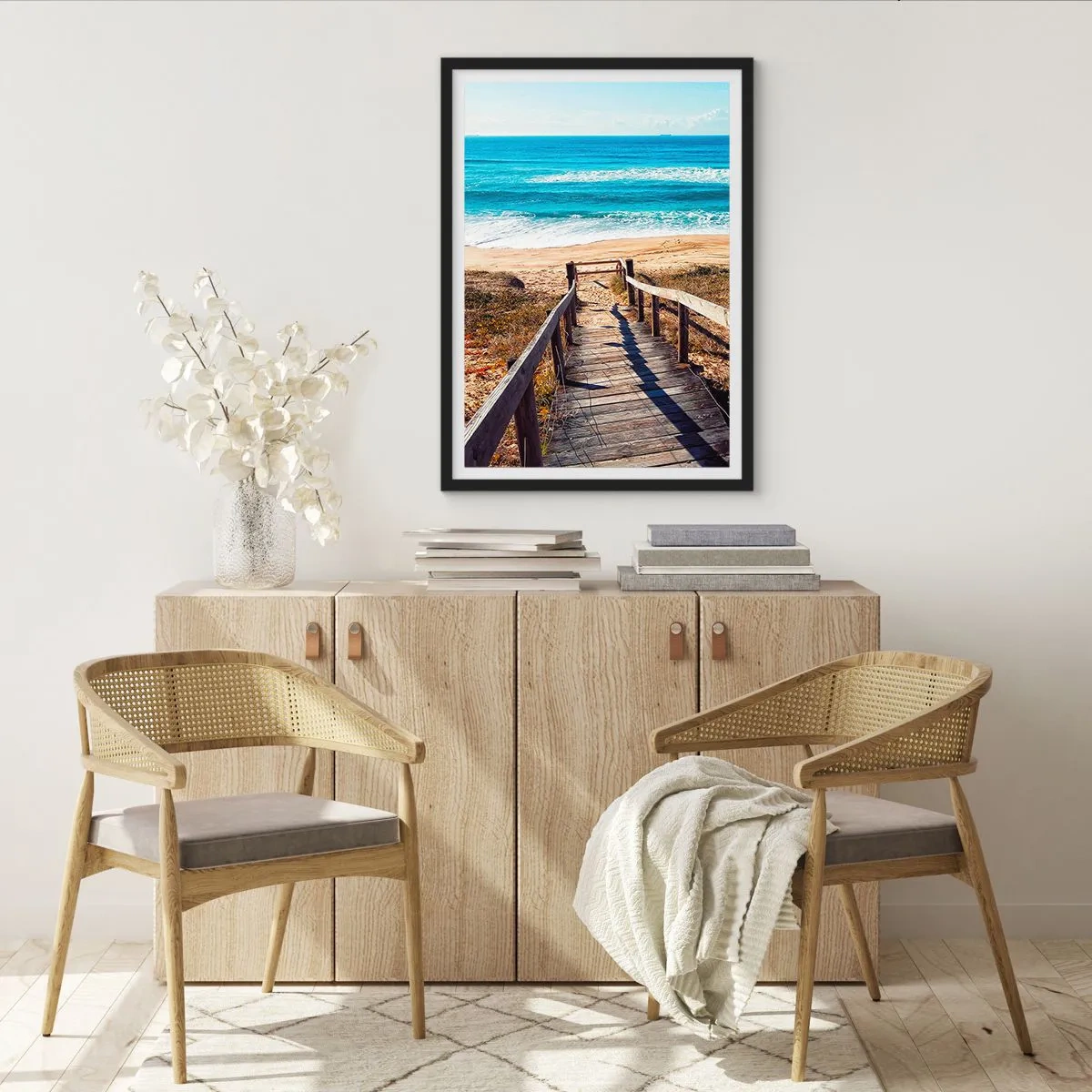 Affiche dans un cadre noir - Poster - Chemin en bois menant à la plage avec vue sur la mer - 50x70cm - Cours! - Décoration murale moderne pour le salon et la chambre ARTTOR