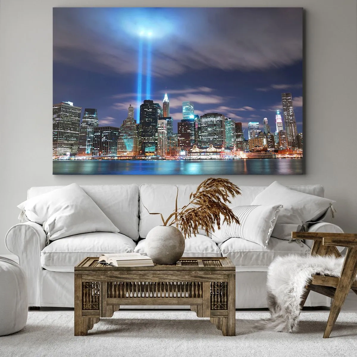 Impression sur toile - Image sur toile - Panorama nocturne de la ville avec deux faisceaux lumineux dans le ciel - 70x50cm - Atteindre le ciel avec la lumière - Décoration murale moderne pour le salon et la chambre ARTTOR