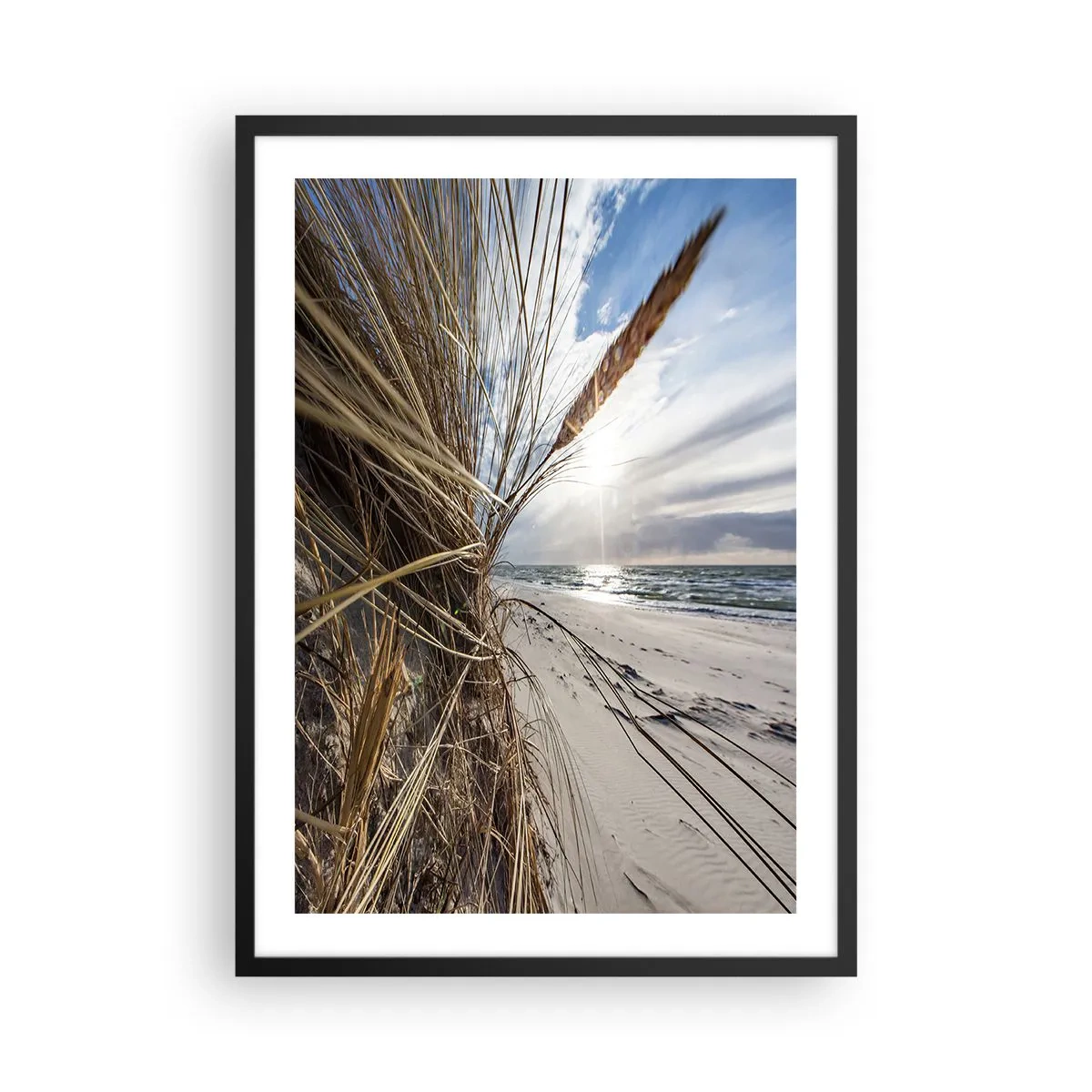 Affiche dans un cadre noir - Poster - Plage avec vue sur la mer et herbe au soleil - 50x70cm - Rencontre des éléments - Décoration murale moderne pour le salon et la chambre ARTTOR