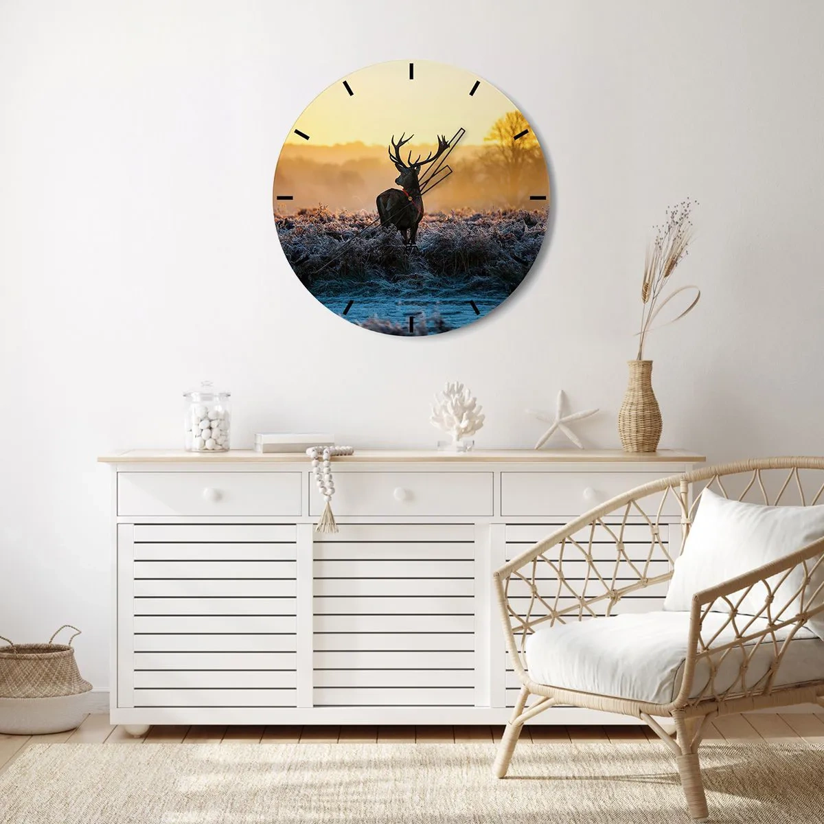 Horloge murale - Pendule murale - Un cerf dans un champ par un matin glacial avec un ciel orange - 30x30cm - Couronné pour sa succession - Décoration murale moderne pour le salon, la cuisine et la chambre ARTTOR