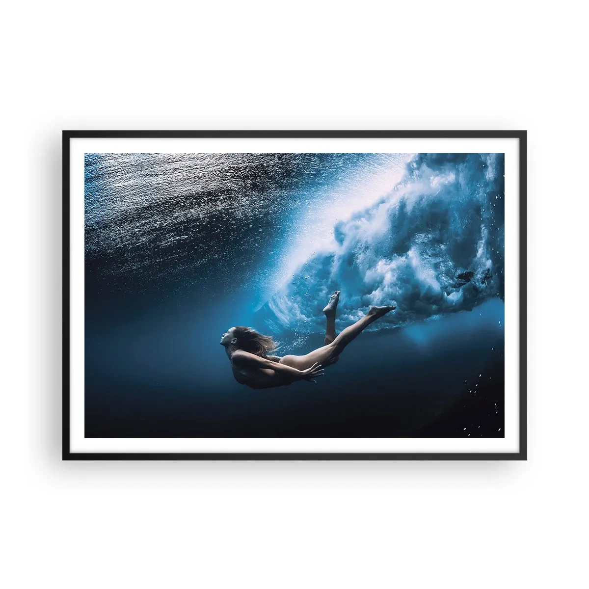 Affiche dans un cadre noir - Poster - Prise de vue sous-marine avec une femme et des bulles d'air - 100x70cm - Sirène moderne - Décoration murale moderne pour le salon et la chambre ARTTOR
