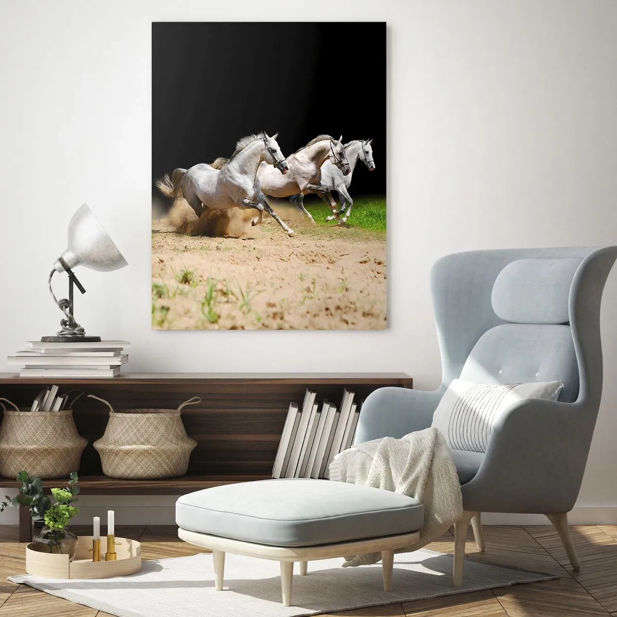 Impression sur verre - Image sur verre - Trois chevaux blancs galopant sur le sable et l'herbe - 80x120cm - Trois Grâces - Décoration murale moderne pour le salon et la chambre ARTTOR