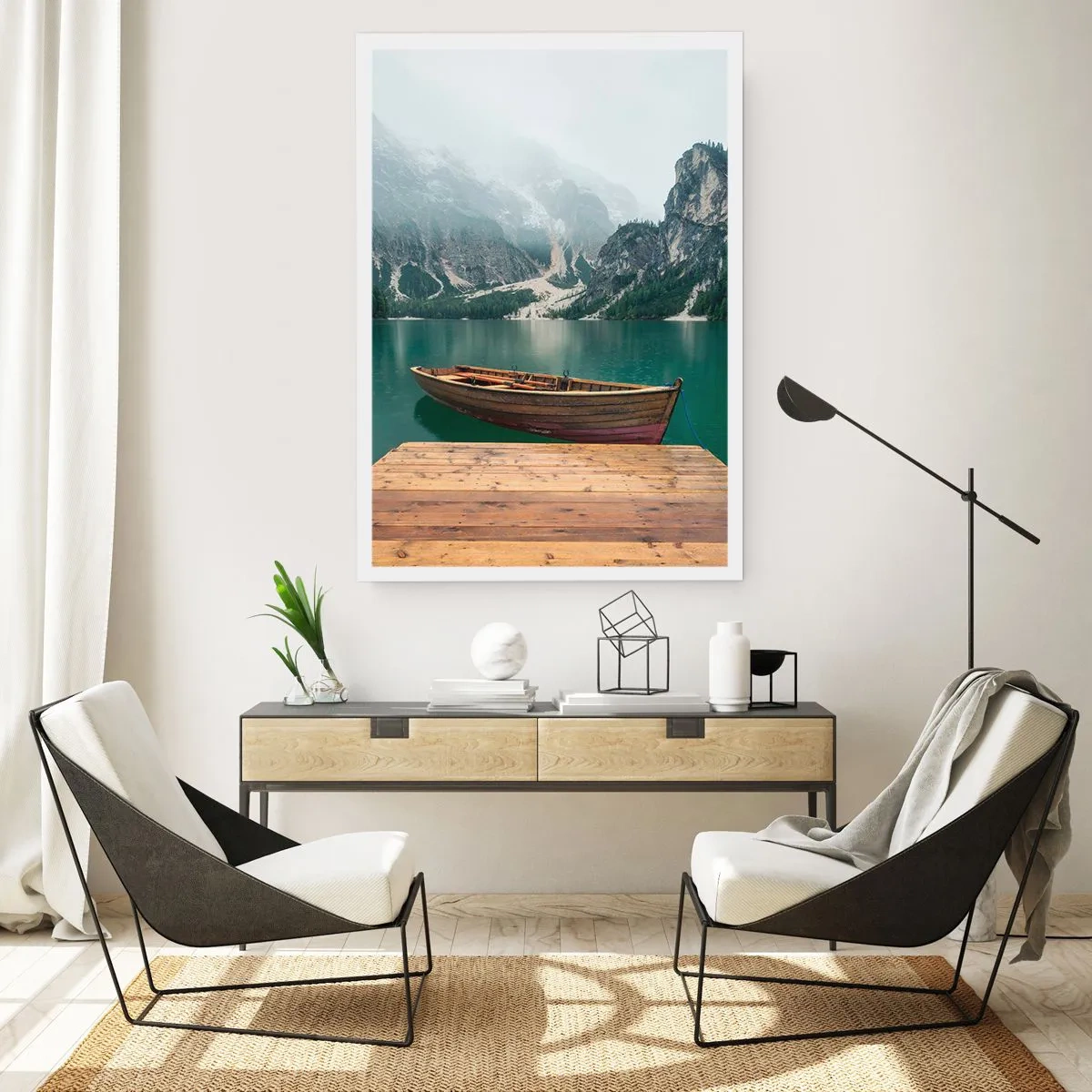 Affiche - Poster - Un bateau à quai avec des montagnes et un lac en arrière-plan - 50x70cm - Faire face à la fierté des rochers - Décoration murale moderne pour le salon et la chambre ARTTOR
