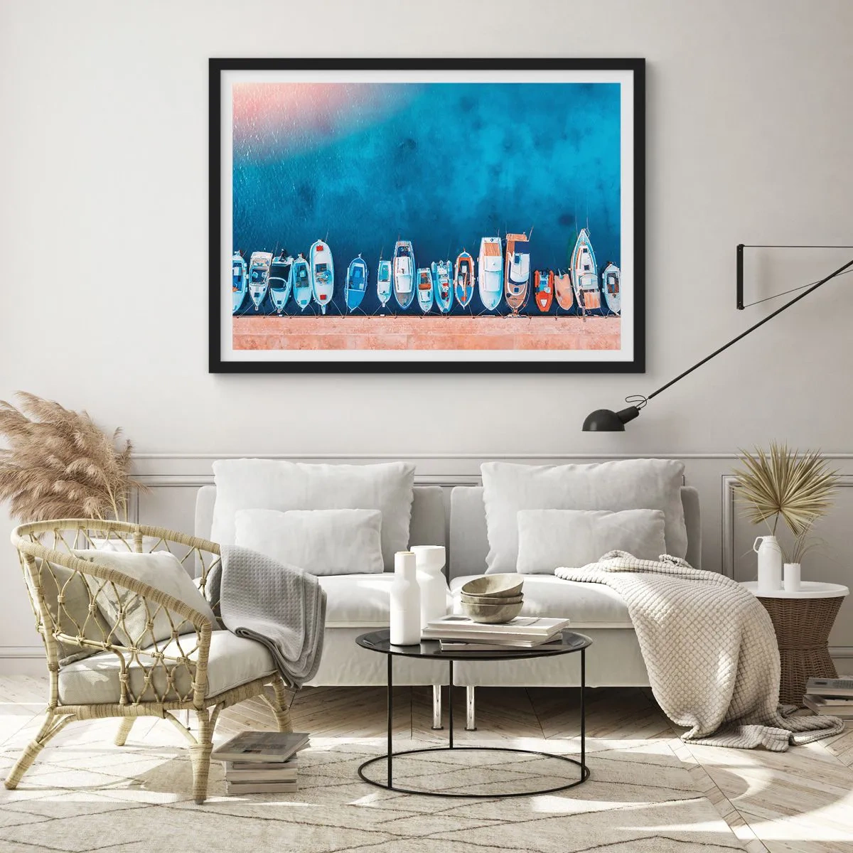 Affiche dans un cadre noir - Poster - Bateaux amarrés au rivage contre l'eau bleue - 100x70cm - En une seule fois - Décoration murale moderne pour le salon et la chambre ARTTOR