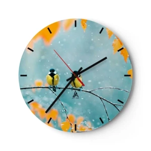 Horloge murale - Pendule murale - Deux mésanges sur une branche enneigée dans un paysage hivernal - 30x30cm - Potins d'oiseaux - Décoration murale moderne pour le salon, la cuisine et la chambre ARTTOR