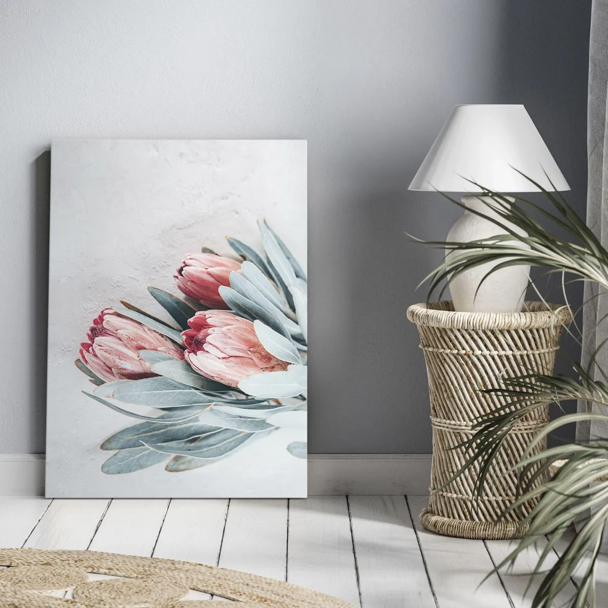 Impression sur toile - Image sur toile - Fleurs de protéa roses subtiles sur fond clair - 80x120cm - Honte de leur propre beauté - Décoration murale moderne pour le salon et la chambre ARTTOR