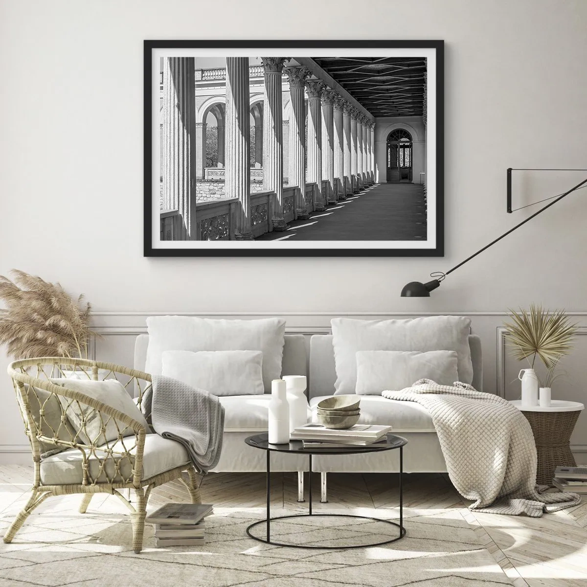 Affiche dans un cadre noir - Poster - Colonnade de style classique en noir et blanc - 70x50cm - Arcade ensoleillée - Décoration murale moderne pour le salon et la chambre ARTTOR