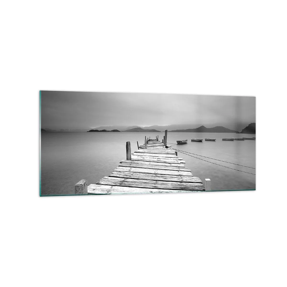 Impression sur verre - Image sur verre - Une vue en noir et blanc d'une jetée en bois et d'un lac calme. - 120x50cm - Derrière les montagnes, au-delà des mers - Décoration murale moderne pour le salon et la chambre ARTTOR